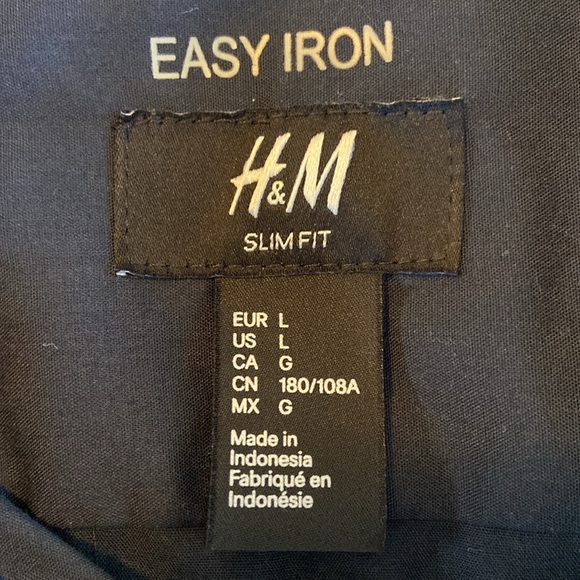 Men’s long sleeve button down shirt. Size large. Easy iron. H & M - Picture 2 of 3